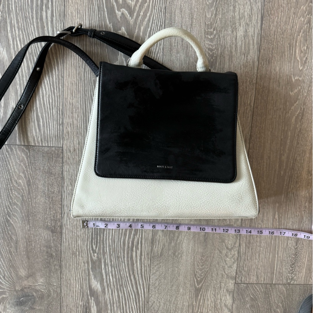 Matt & Nat black and white classic shoulder bag
